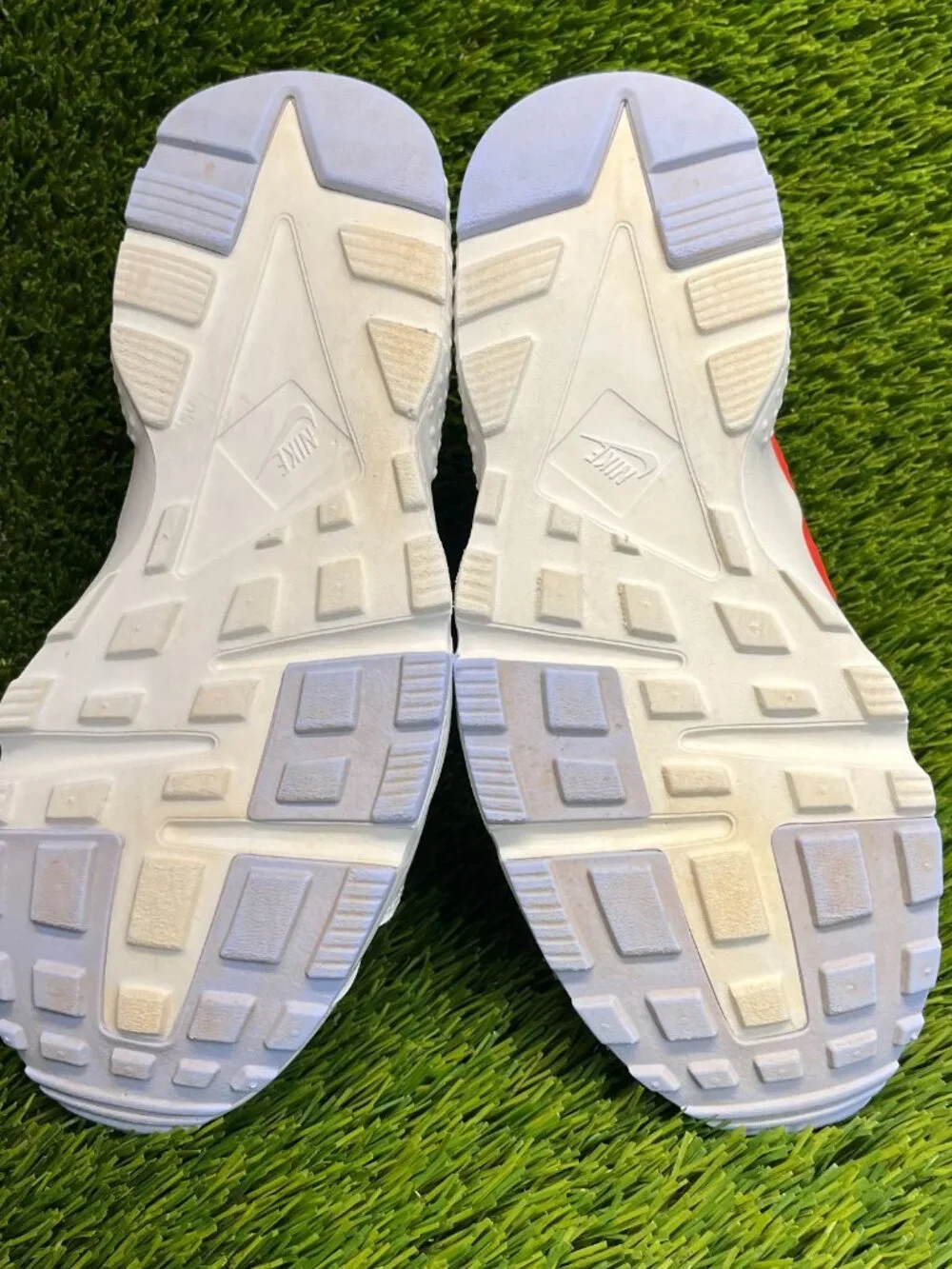 Nike Air Huarache Run‎ SE Boys Size 5Y White Athletic Running Shoes Sneakers